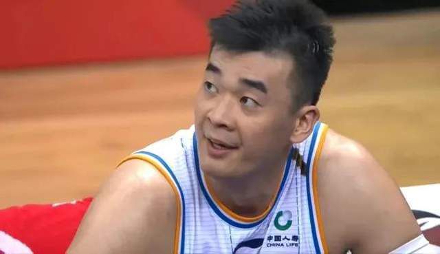 对于妖精与人类的恋情，坚持妖精血统纯正论的云局长自然拼命反对，甚至不惜动用大批全副武装的妖精入侵人类社会，两个种族拉响红色警戒，人妖大混战一触即发